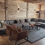 Alpenparks & Arlberg Warth Mit Pool 酒店