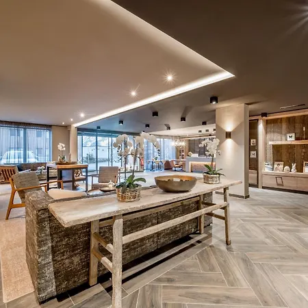 Alpenparks & Arlberg Warth Mit Pool מלון