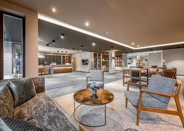 Alpenparks & Arlberg Warth Mit Pool מלון ווארת