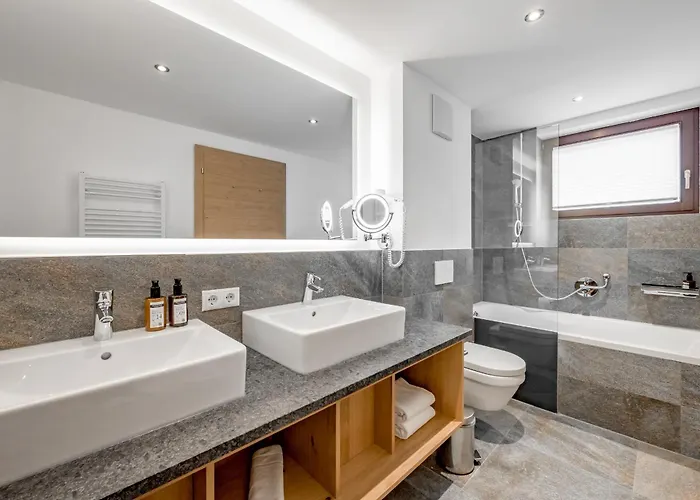 Alpenparks & Arlberg Warth Mit Pool מלון 4*