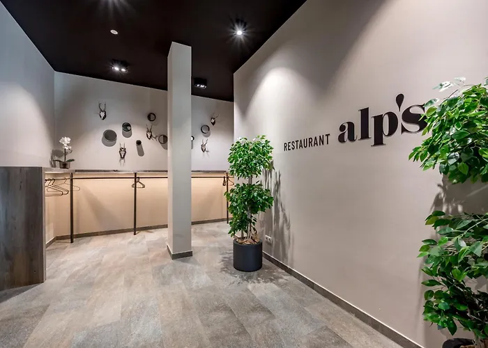 מלון Alpenparks & Arlberg Warth Mit Pool ווארת