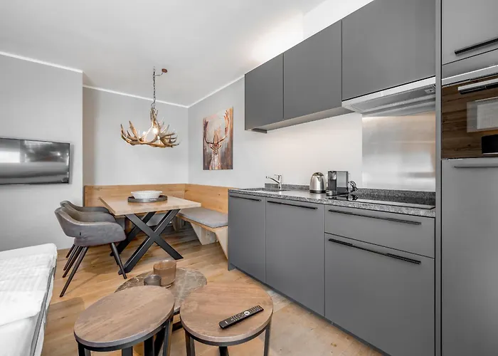 מלון Alpenparks & Arlberg Warth Mit Pool