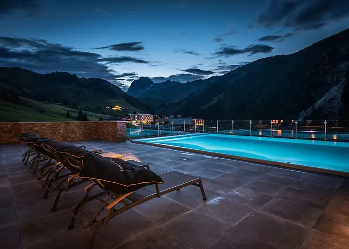 מלון Alpenparks & Arlberg Warth Mit Pool ווארת